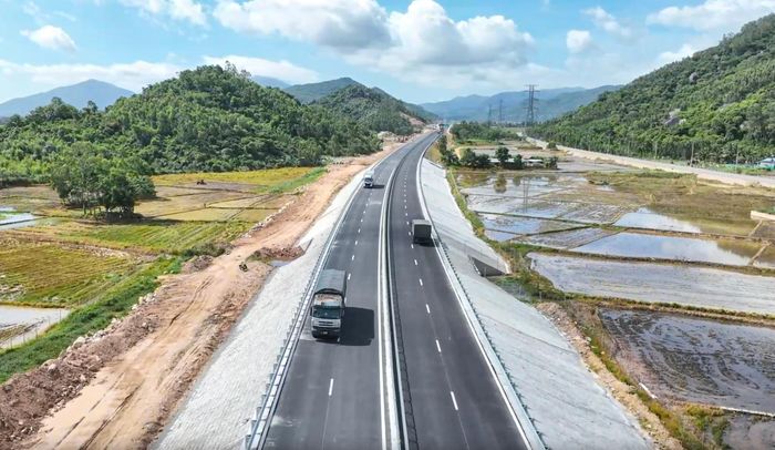 Dự án cao tốc đoạn Chí Thạnh - Vân Phong có sự tham gia thi công của Tập đoàn Xây dựng Miền Trung đã được hoàn thành, đưa vào khai thác tuyến chính.