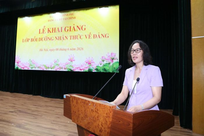 Đồng chí Hà Thị Trang - Phó Trưởng ban Thường trực Ban Tuyên giáo và Dân vận Đảng ủy Chính phủ phát biểu. Ảnh: Đức Minh