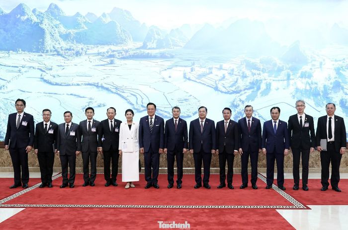 Kết thúc hội đàm, Thủ tướng và các lãnh đạo cấp cao hai nước cùng chụp ảnh lưu niệm.
