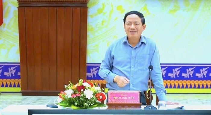 Đồng chí Phạm Anh Tuấn, Ủy viên Trung ương Đảng, Phó Bí thư Tỉnh ủy, Chủ tịch UBND tỉnh Gia Lai phát biểu chỉ đạo tại hội nghị về định hướng phát triển đô thị Hoài Nhơn.