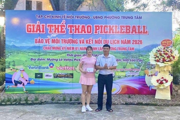 Giải tay vợt nữ xuất sắc thuộc về vận động viên Nhâm Thị Giang (P. Yên Bái, Lào Cai).