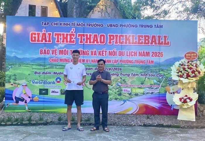 Giải tay vợt Nam xuất sắc nhất cho vận động viên Tô Hùng Huy (Thanh Hóa).