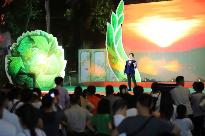 Các tiết mục xoay quanh chủ đề thiên nhiên, môi trường và tình yêu quê hương đất nước. Ảnh: Việt Hùng
