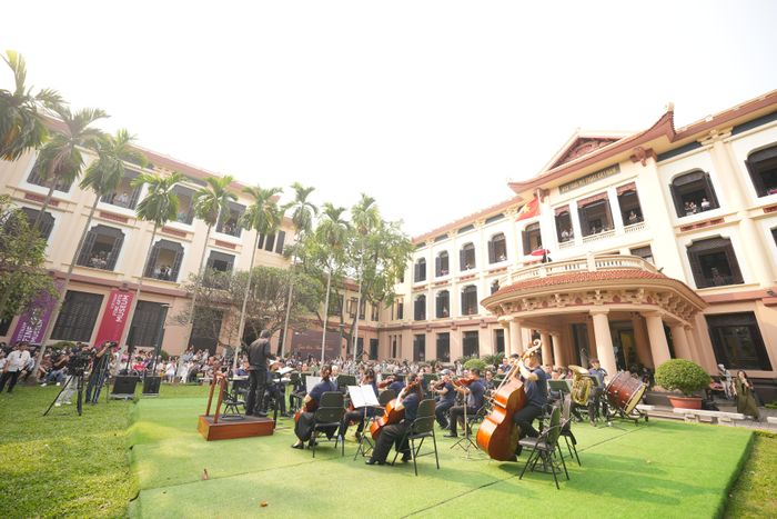 Hòa nhạc diễn ra trong không gian bảo tàng. Ảnh: VNFAM