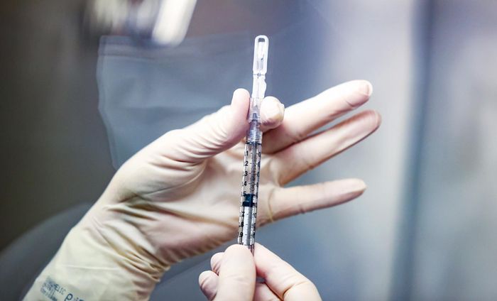 Vẫn cần thêm bằng chứng từ thử nghiệm giai đoạn III trước khi vaccine có thể được đưa vào sử dụng rộng rãi