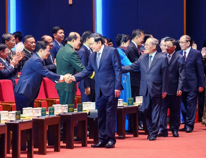 Chủ tịch Quốc hội Trần Thanh Mẫn và lãnh đạo, nguyên lãnh đạo Đảng, Nhà nước với các đại biểu dự Đại hội