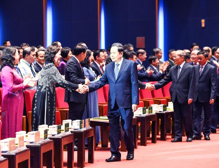 Chủ tịch Quốc hội Trần Thanh Mẫn và lãnh đạo, nguyên lãnh đạo Đảng, Nhà nước với các đại biểu dự Đại hội