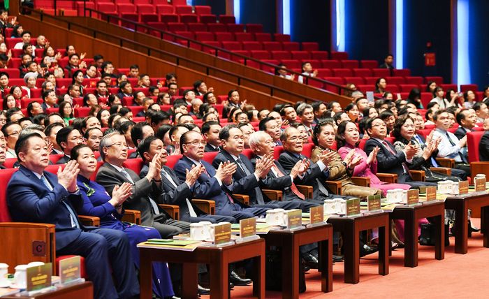 Chủ tịch Quốc hội Trần Thanh Mẫn và lãnh đạo, nguyên lãnh đạo Đảng, Nhà nước với các đại biểu dự Đại hội
