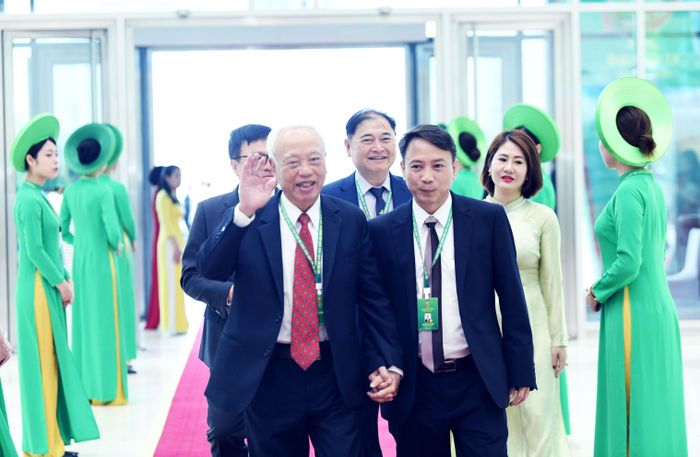 Nguyên Chủ tịch Quốc hội Nguyễn Văn An đến dự Đại hội