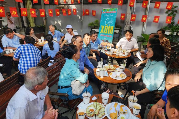 Chương trình “Cà phê xóm” tại phường Đông Hưng Thuận trở thành kênh kết nối gần gũi giữa chính quyền và người dân
