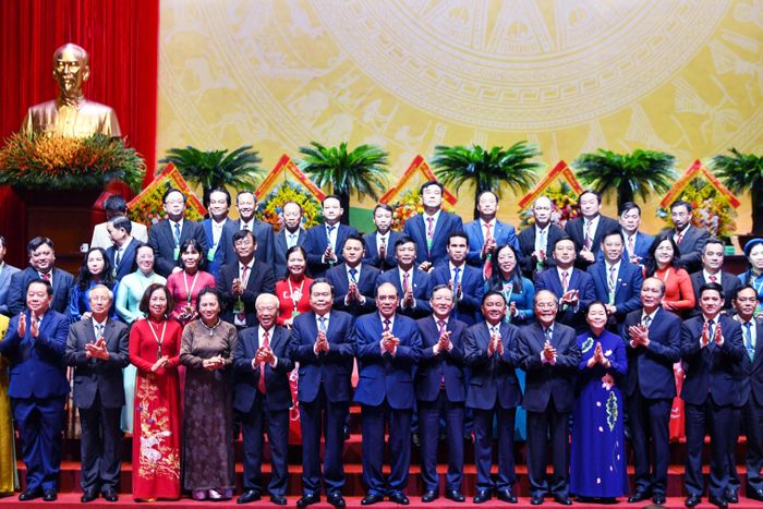 Chủ tịch Quốc hội Trần Thanh Mẫn và lãnh đạo, nguyên lãnh đạo Đảng, Nhà nước với các đại biểu