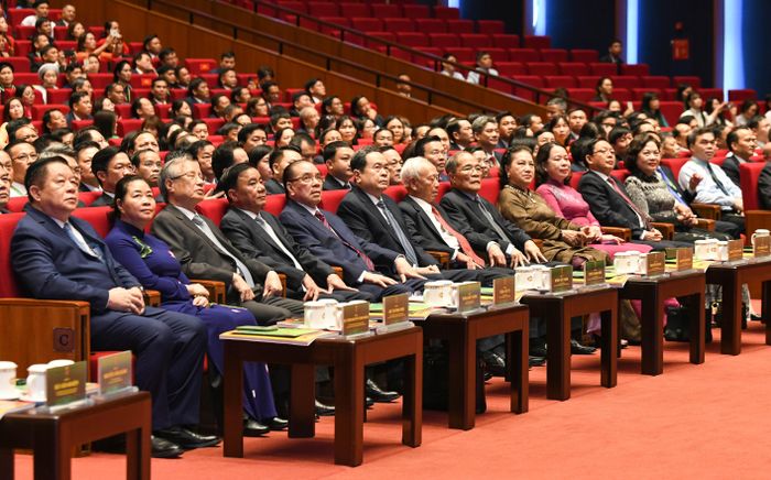 Chủ tịch Quốc hội Trần Thanh Mẫn và lãnh đạo, nguyên lãnh đạo Đảng, Nhà nước với các đại biểu dự Đại hội. Ảnh: Lâm Hiển