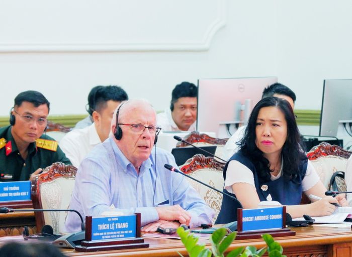 Cựu quân nhân Hoa Kỳ Robert Ambrose Connor chia sẻ về những căn cứ, tư liệu đã thu thập được nhằm phục vụ công tác tìm kiếm, quy tập hài cốt liệt sĩ tại hội thảo
