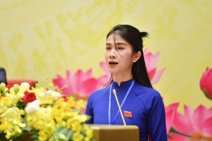 Bí thư Đoàn Thanh niên Quốc hội Nguyễn Thị Kim Anh trả lời phỏng vấn Báo Đại biểu Nhân dân.
