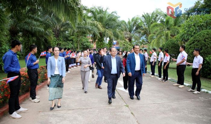 Cán bộ, nhân dân tỉnh Xayaburi chào đón Đoàn đại biểu tỉnh Quảng Ninh