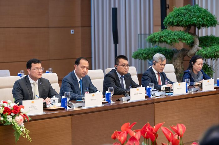 Các đại biểu tham dự cuộc hội kiến