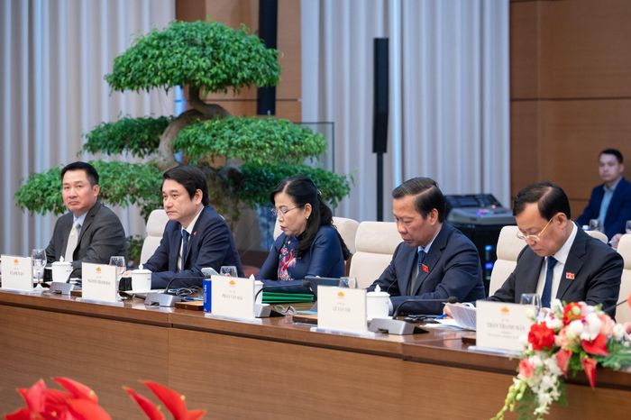 Các đại biểu tham dự cuộc hội kiến