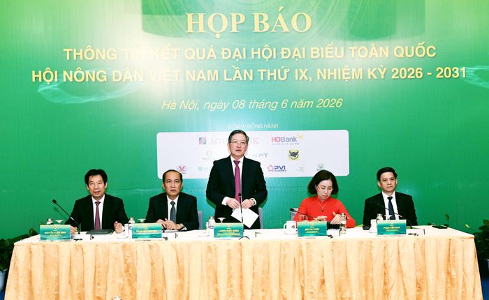 Chủ tịch Trung ương Hội Nông dân Việt Nam Lương Quốc Đoàn trả lời báo chí tại họp báo