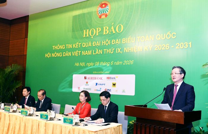 Chủ tịch Trung ương Hội Nông dân Việt Nam Lương Quốc Đoàn thông tin tại họp báo