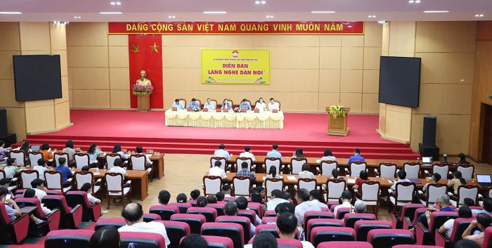 Diễn đàn thu hút đông đảo người dân tham gia