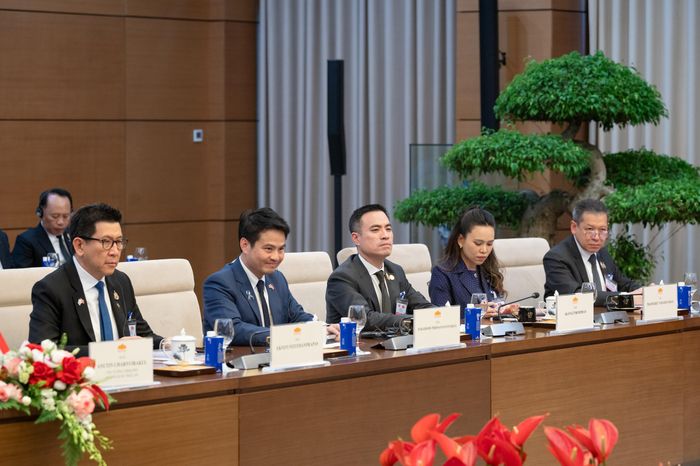 Các đại biểu tham dự cuộc hội kiến