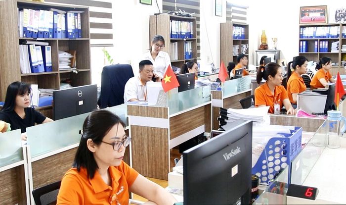 Công ty CP Thương mại và Du lịch Hà Lan thực hiện thủ tục hành chính qua Cổng dịch vụ công trực tuyến. Ảnh: TN