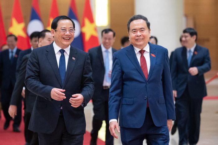 Chủ tịch Quốc hội Trần Thanh Mẫn và Thủ tướng Lào Sonexay Siphandone