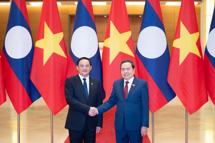 Chủ tịch Quốc hội Trần Thanh Mẫn và Thủ tướng Lào Sonexay Siphandone