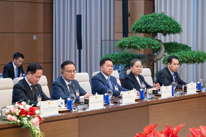 Các đại biểu tham dự cuộc hội kiến