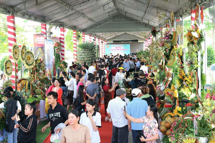 Qua 4 ngày diễn ra, lễ hội thu hút hơn 500.000 lượt du khách đến tham quan