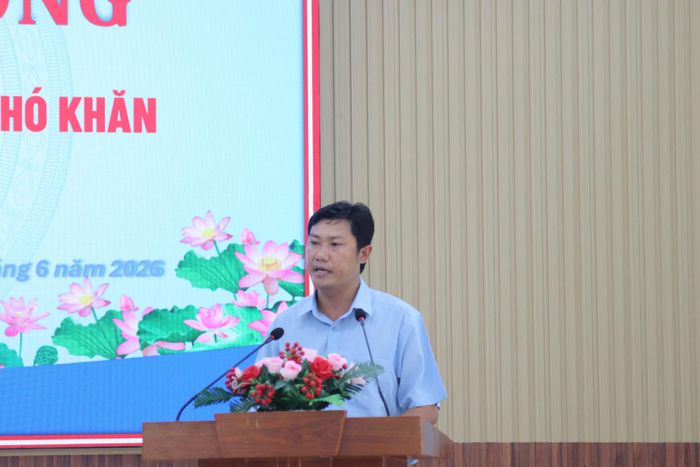 Đại diện chính quyền địa phương cảm ơn về những đóng góp thời gian qua
