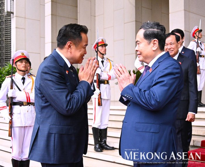 Chủ tịch Quốc hội Trần Thanh Mẫn tiễn Thủ tướng Thái Lan Anutin Charnvirakul sau hội kiến. Ảnh: Đỗ Thảo - Mekong ASEAN
