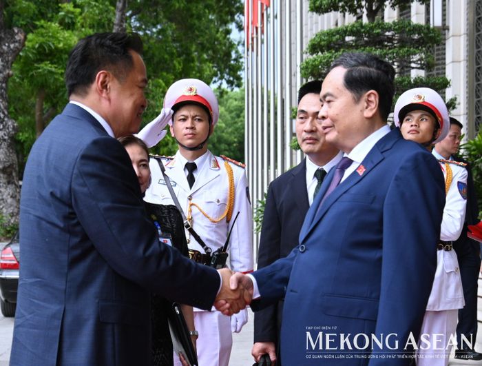 Chủ tịch Quốc hội Trần Thanh Mẫn chào đón Thủ tướng Thái Lan Anutin Charnvirakul. Ảnh: Đỗ Thảo - Mekong ASEAN