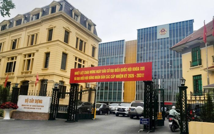(Trụ sở chính Bộ Xây dựng: Số 80 Trần Hưng Đạo, phường Cửa Nam, Thành phố Hà Nội).