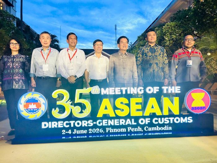 (Hội nghị Tổng cục trưởng Hải quan ASEAN lần thứ 35 diễn ra tại Phnom Penh, Campuchia).