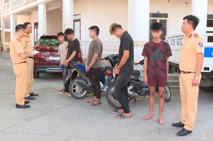 Các đối tượng tháo biển số xe để tránh sự phát hiện của lực lượng chức năng.