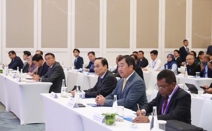 Tọa đàm “Vai trò của các chính đảng Đông Nam Á trong xây dựng Cộng đồng ASEAN” quy tụ đại diện các chính đảng, học giả và chuyên gia đến từ nhiều nước trong khu vực. Ảnh: Trần Huấn