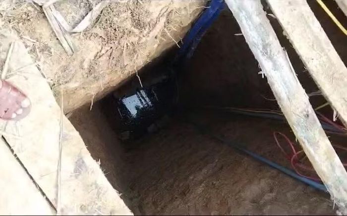 Hiện trường trong khu đất của ông Ksơr Y Bắc còn lại hai hầm đào đất đá.