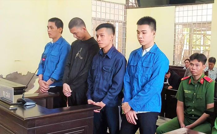 Các bị cáo tại tòa.