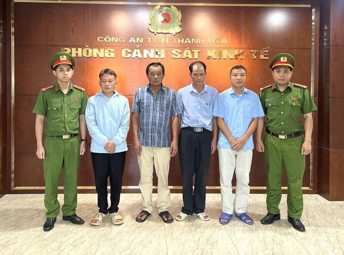 Các đối tượng liên quan hành vi mua bán lợn bệnh bị bắt giữ.
