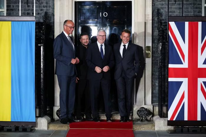 Các nhà lãnh đạo Anh, Đức, Pháp và Ukraine tại London. Ảnh Reuters.