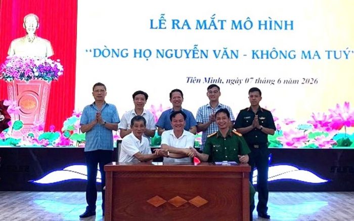 Ký kết giao ước triển khai thực hiện mô hình "Dòng họ Nguyễn Văn - không ma túy" ở xã Tiên Minh .