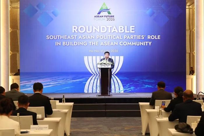 Thứ trưởng Bộ Ngoại giao Nguyễn Mạnh Cường phát biểu kết luận tại tọa đàm. Ảnh: Trần Huấn