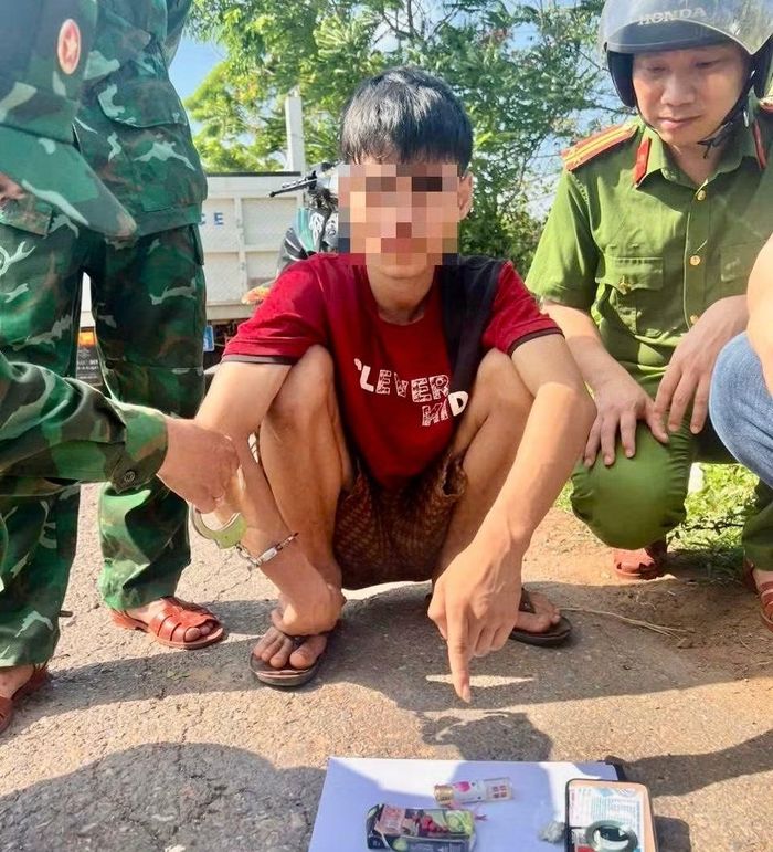 Công an xã Lìa bắt giữ đối tượng vận chuyển trái phép chất ma túy.