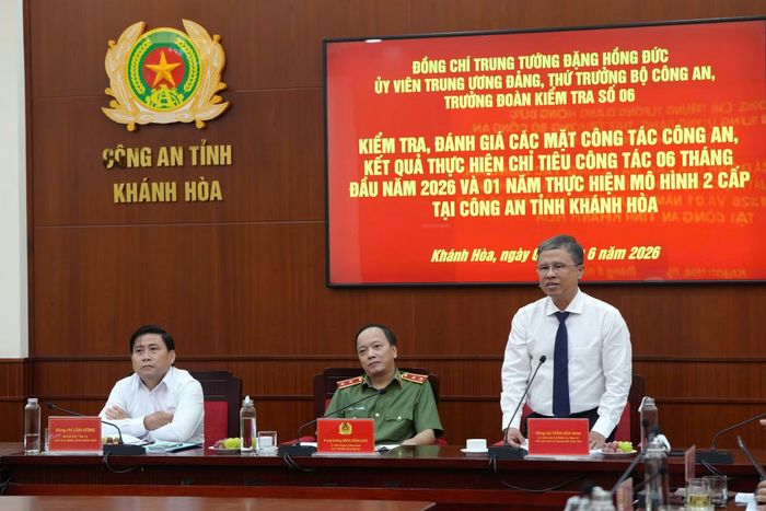 Đồng chí Trần Hòa Nam, Phó Chủ tịch UBND tỉnh Khánh Hòa phát biểu tại buổi kiểm tra. Ảnh: Đức Minh.