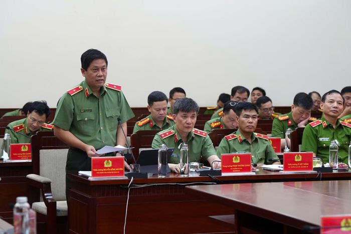 Thiếu tướng Nguyễn Hồng Nguyên, Phó Chánh Văn phòng Bộ Công an, Tổ trưởng tổ công tác, Đoàn kiểm tra số 6 – Bộ Công an phát biểu tại buổi kiểm tra. Ảnh: Đức Minh.