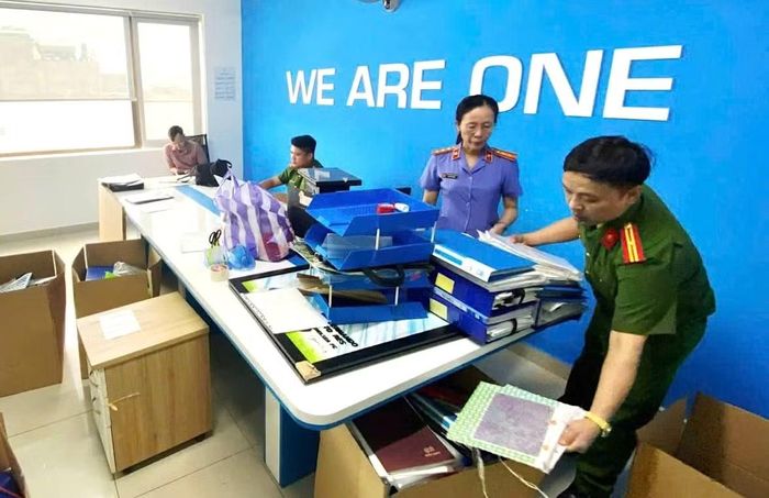Cơ quan chức năng khám xét nơi ở và nơi làm việc của Lê Thị Oanh.
