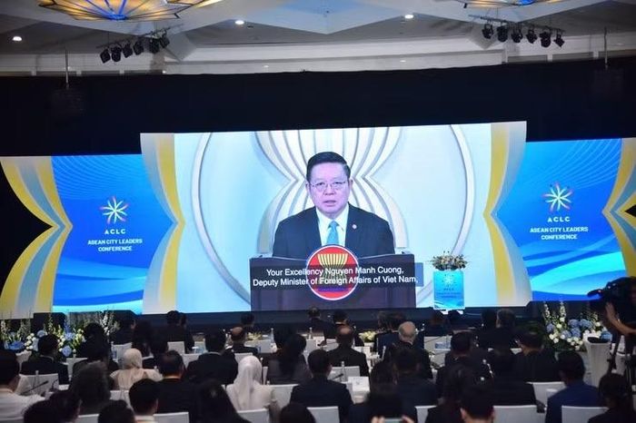 Tổng Thư ký ASEAN Kao Kim Hourn khẳng định, phát triển đô thị thông minh và bền vững là trọng tâm của Tầm nhìn Cộng đồng ASEAN.