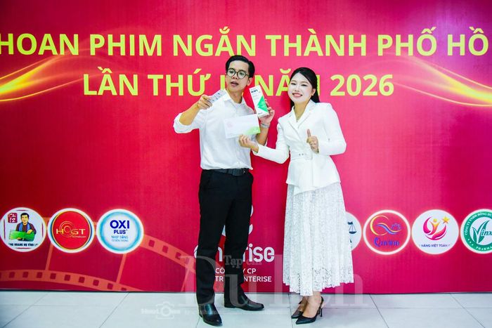 “Tham gia Liên hoan phim ngắn TP.HCM là cầu nối ý nghĩa giữa y tế, nghệ thuật và đời sống, giúp lan tỏa giá trị tích cực đến cộng đồng”, bà Kim Uyên chia sẻ.