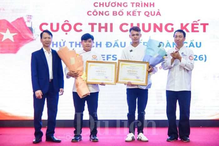 Dịp này BTC cũng trao bằng khen cho các đầu bếp trẻ xuất sắc đạt cúp Cuộc thi Đầu bếp Tài năng Thái Lan 2026 (Thailand Ultimate Chef Challenge 2026).
